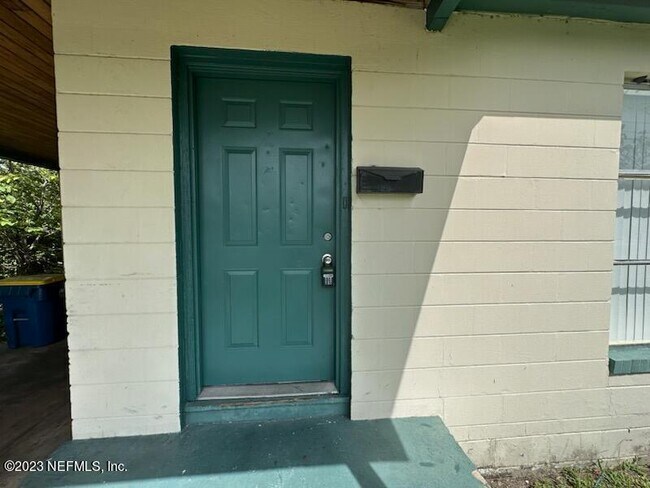 Foto del edificio - 3427 Rogero Rd