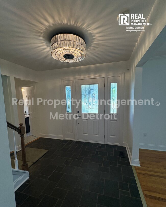 Building Photo - 4-Bedroom Single-Family Home in Troy, Michigan