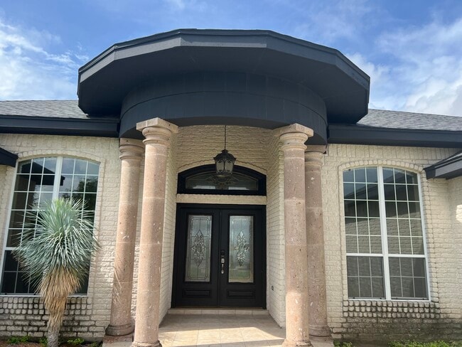 Foto del edificio - 420 W Palm Dr