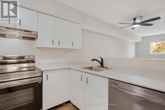 Building Photo - 318 Lorry Greenberg Dr