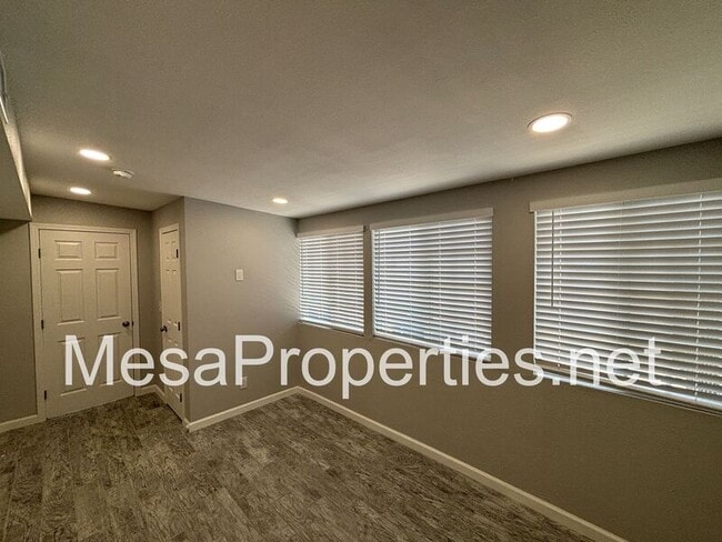 Building Photo - 930 Jadestone Ln