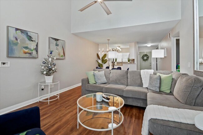 Open floor plan - 5515 Canoga Ave