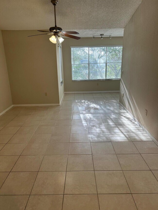 Foto del edificio - 1401 Village Blvd