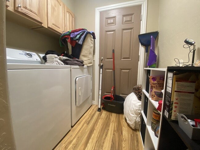 Building Photo - 208 McCullough St