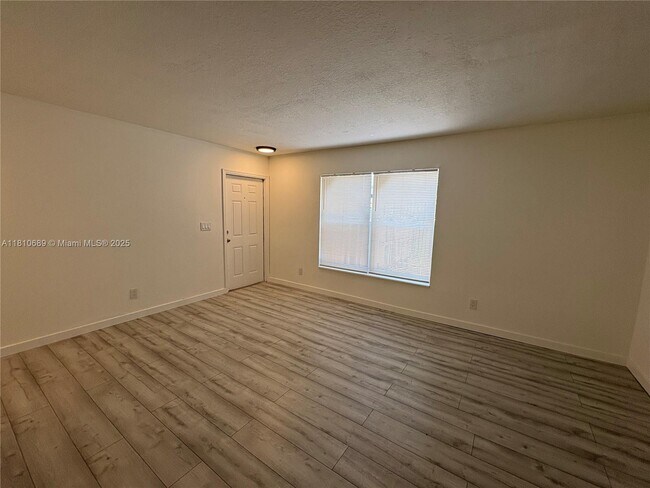 Foto del edificio - 5967 NW 23rd St