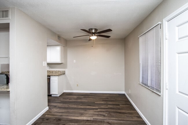 Photo - 3943 W Reade Ave Townhome