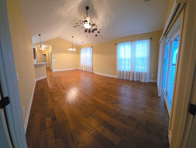 Sala de estar/comedor - 133 Ella Kinley Cir