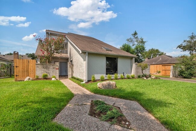 Building Photo - 3218 Freshmeadows Dr