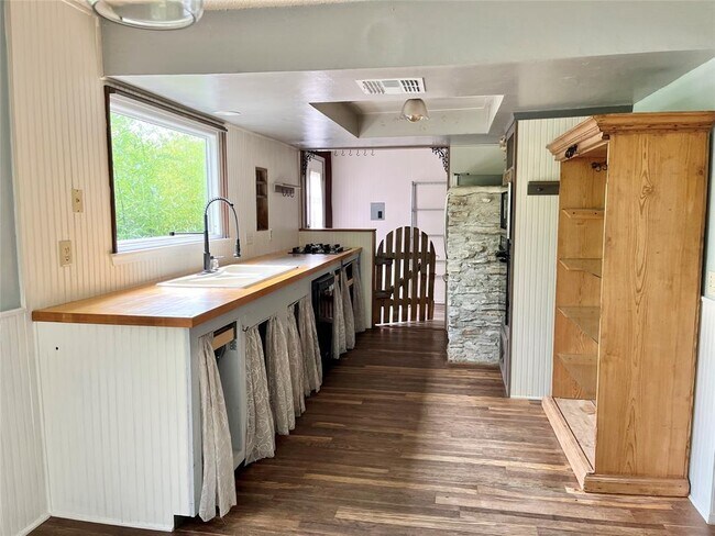 Building Photo - 602 Splitrock