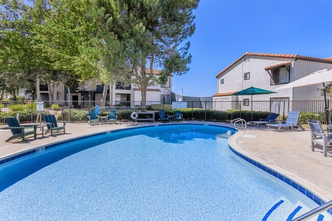 Building Photo - Tierra at Creekside