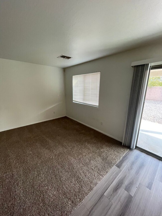 Building Photo - COMING SOON! Gorgeous 4 Bedroom, 3 Bathroo...