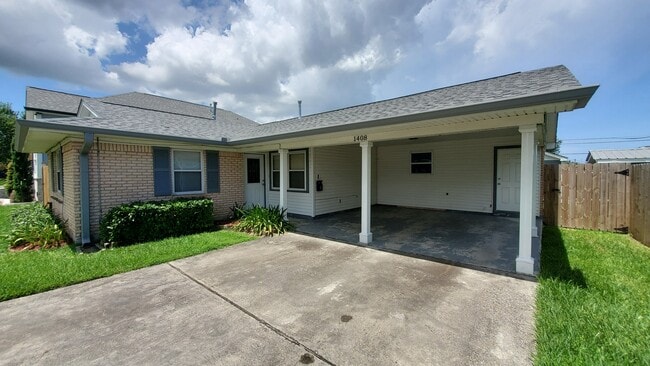 Building Photo - 1408 Vegas Dr