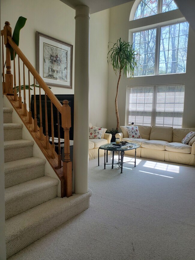 Foto del edificio - 256 Fountayne Ln