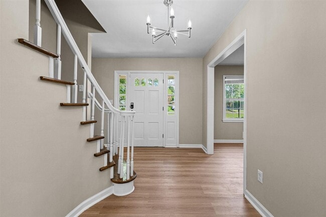 Building Photo - 725 Temple Ct