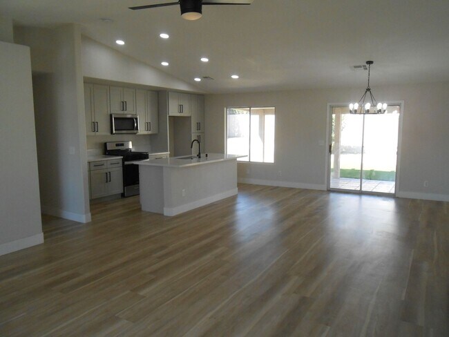 Foto del edificio - 571 Grape Dr