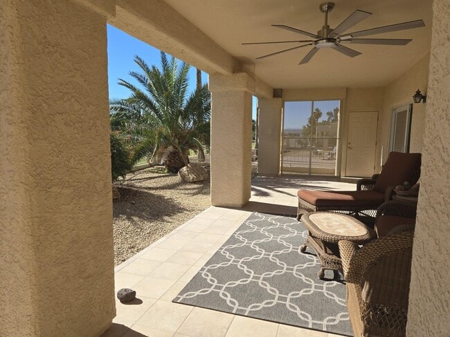 Foto del edificio - Large townhouse located on the golf course...