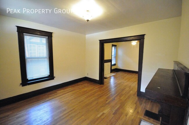Building Photo - 2074-2078 Summit Street-2074-2078 Summit S...