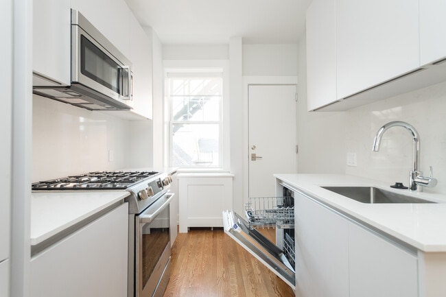 Building Photo - 17 A Forest St