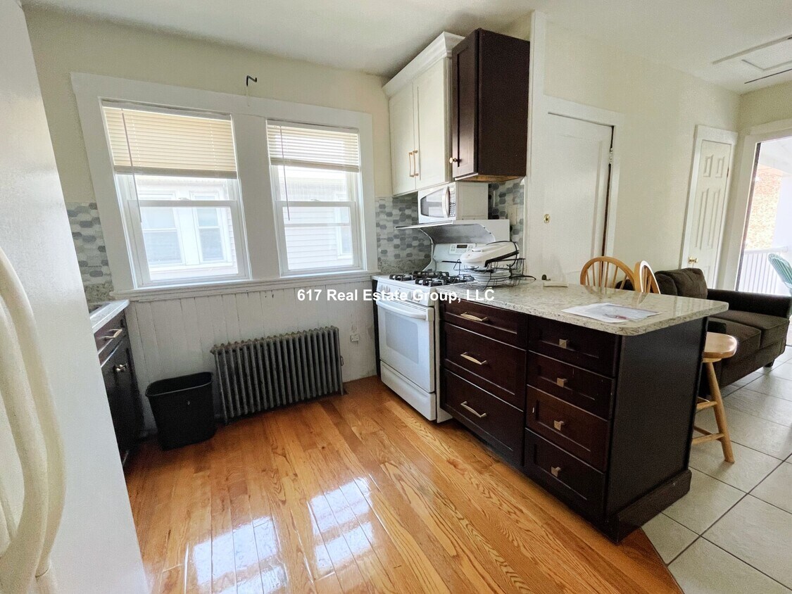 Primary Photo - 61 Hooker St