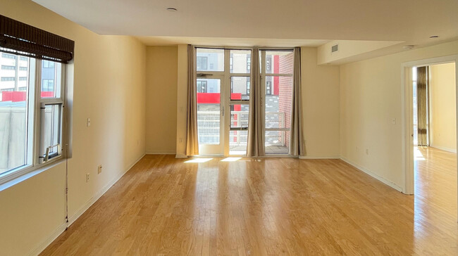 Livingroom - 20 Livingston Ave