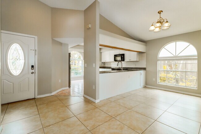 Building Photo - 7921 Hathaway Dr