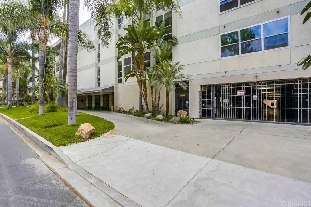 Controlled access garage - 14144 Dickens St