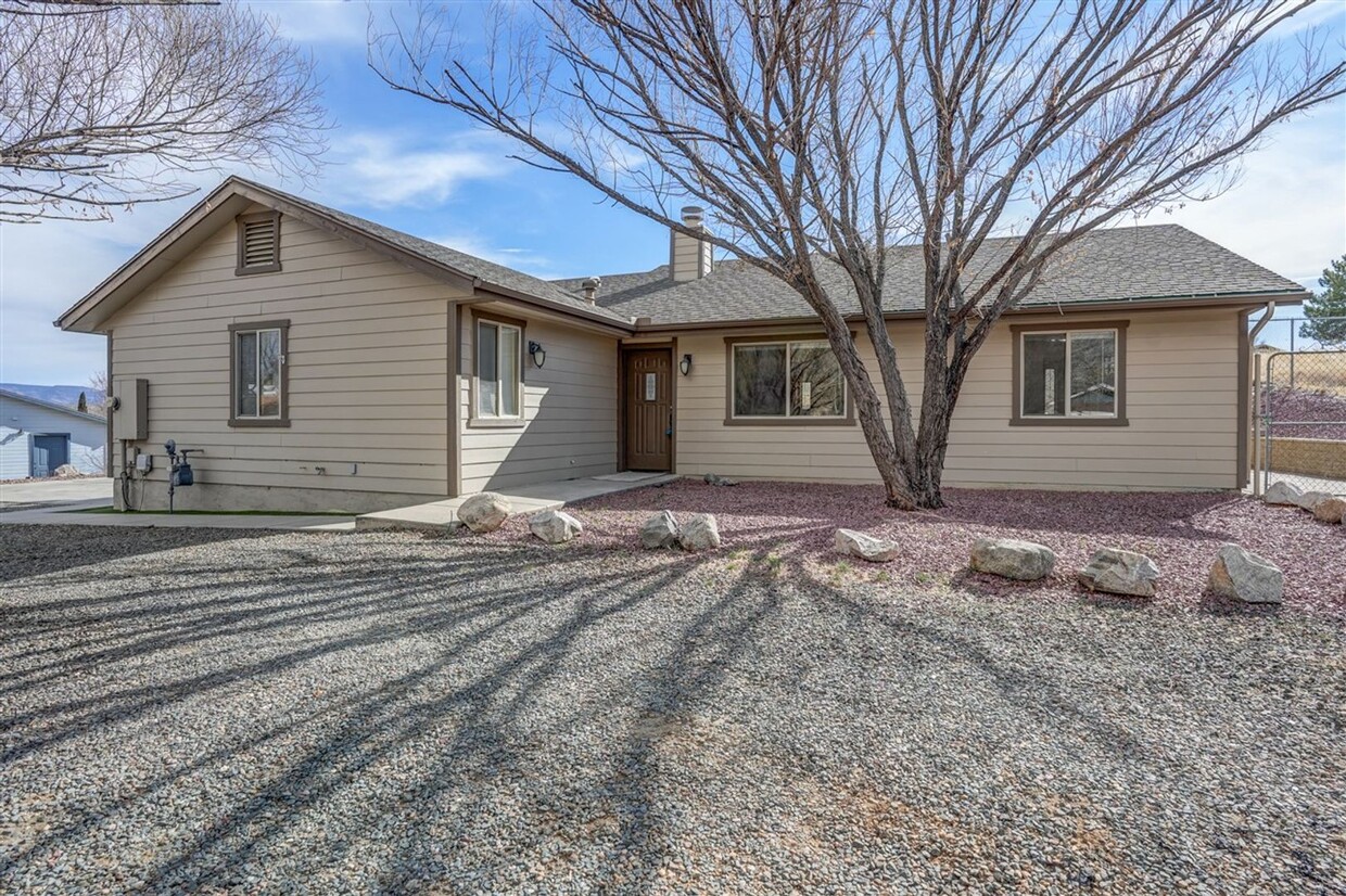 Primary Photo - 3 Bedroom, 2 Bathroom Home in Prescott Val...