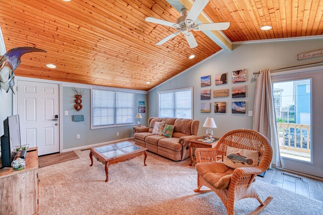 Building Photo - FURNISHED OFF-SEASON RENTAL AVAILABLE STAR...