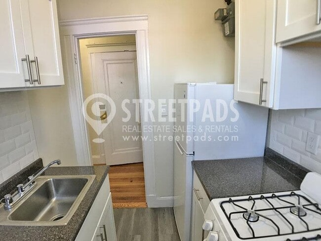 Photo - bedroom in Boston MA 02215 Apartment