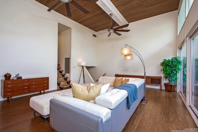 Building Photo - 3102 Eisenhauer Rd