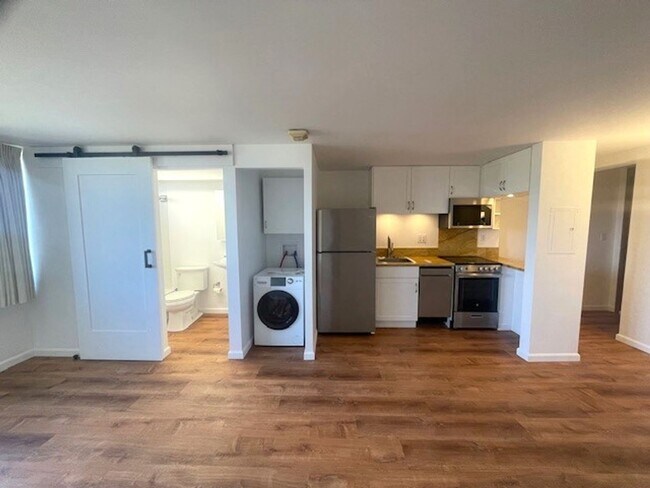 Foto del edificio - Renovated Studio / 1 Bath in Century Park ...