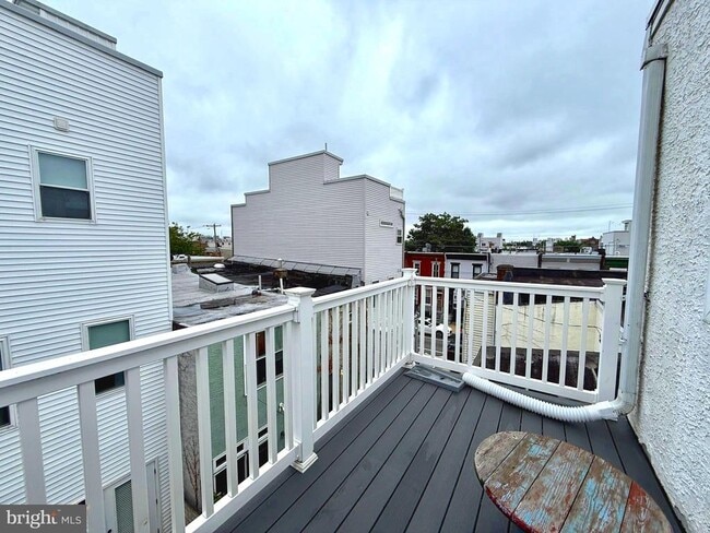 Building Photo - 1551 S Lambert St