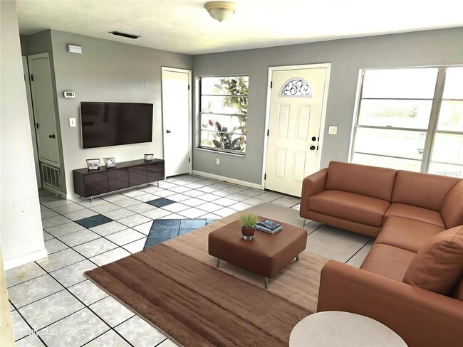 Photo - 904 Emma St House