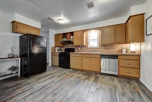 Building Photo - 2124 Marshall Dr