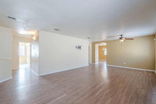 Foto del edificio - Spacious 3-Bed Tucson Rental with Garage &...