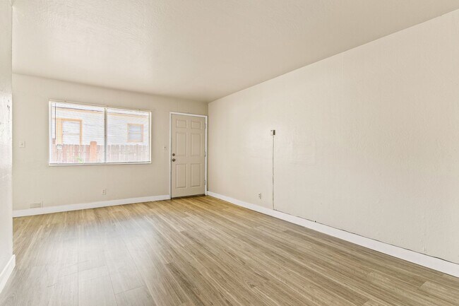 Foto del edificio - Oakland Oasis: Recently Renovated 1 Bed, 1...