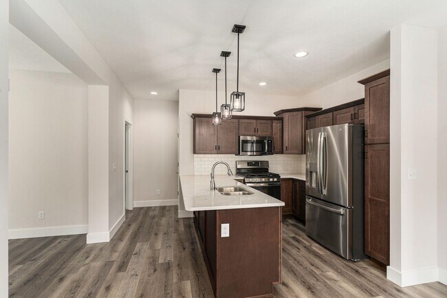 Building Photo - 216 Haines Dr