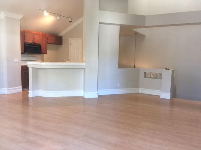 Foto del edificio - 2 Bedroom Carriage Unit, Available NOW!