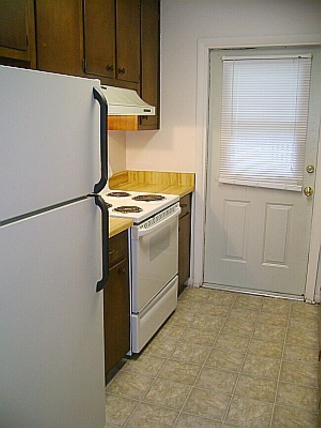 Building Photo - 915 Bradford Cir