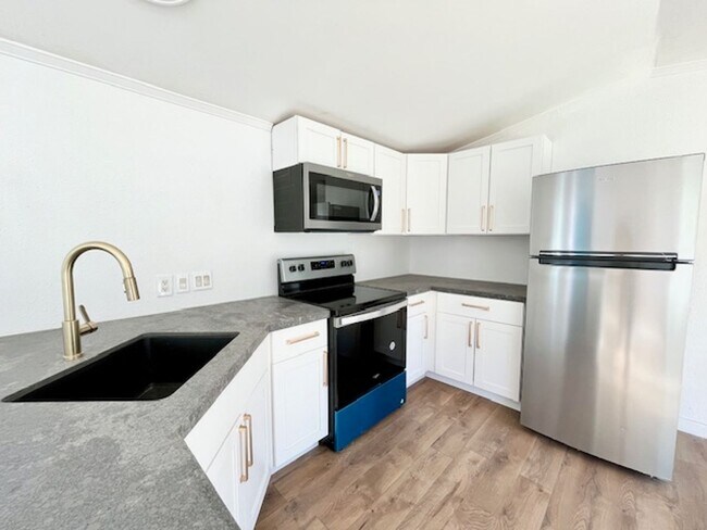 Foto del edificio - AVAILABLE NOW! BEAUTIFUL 3 Bed 2 Bath Home...