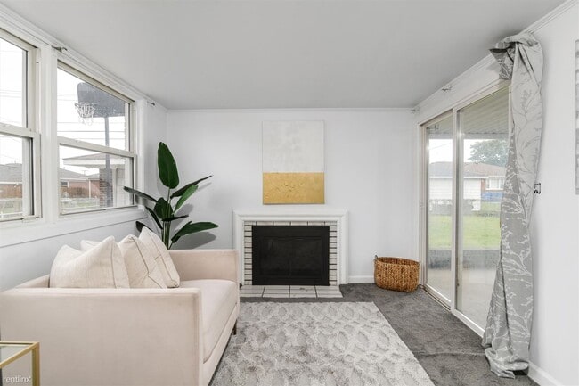 Building Photo - 3 br, 1.5 bath House - 11085 Busch Ave