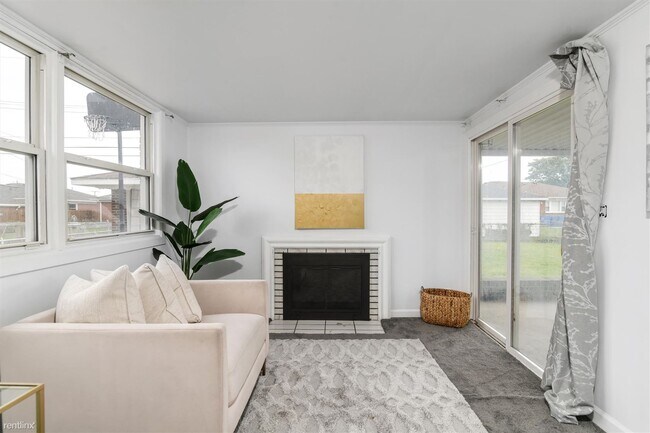 Foto del edificio - 3 br, 1.5 bath House - 11085 Busch Ave