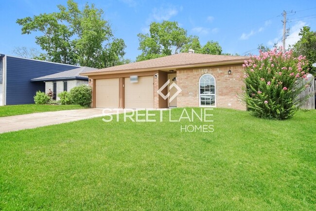 Building Photo - REDUCED!