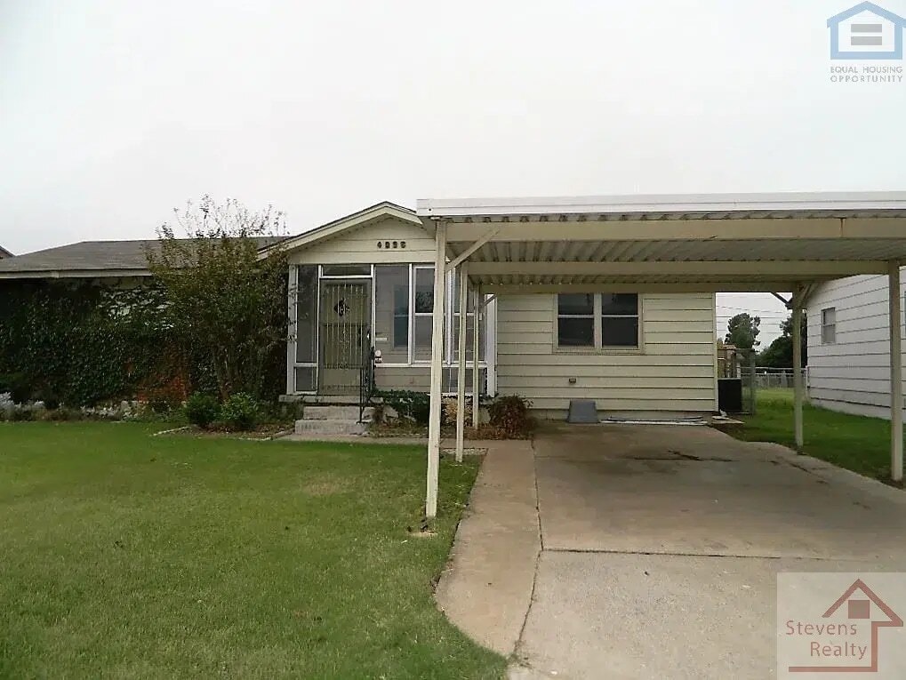Primary Photo - 4225 SE Elmhurst Ln