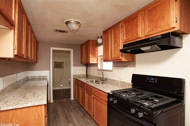 Building Photo - 10020 Shannon Dr