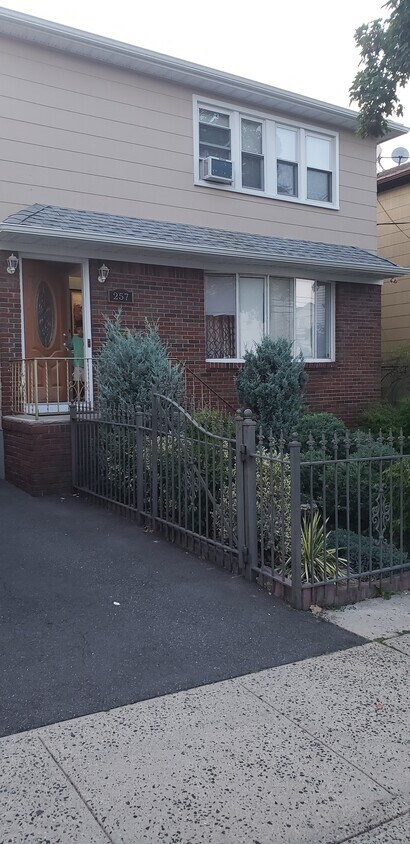 Primary Photo - 257 Chestnut St