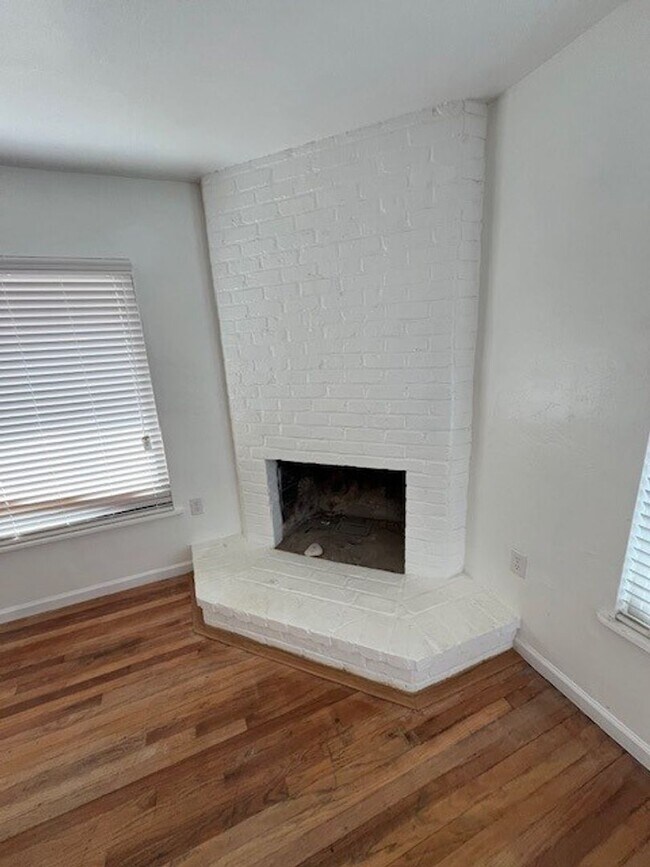 Foto del edificio - 2344 W Walnut Ave