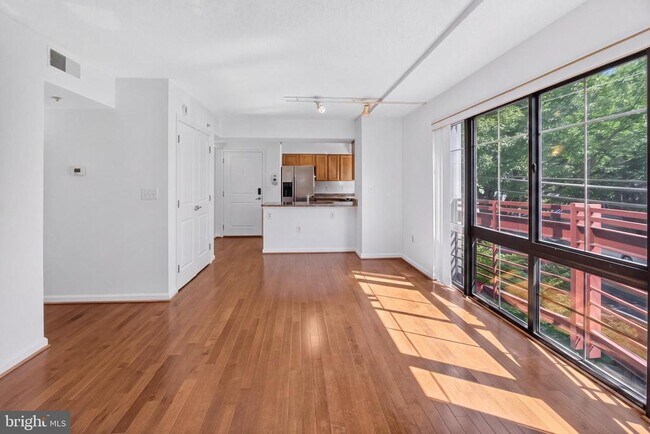Foto del edificio - 7923 Eastern Ave NW
