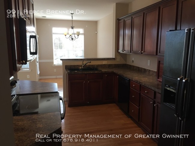 Building Photo - Beautiful Town Home is a fantastic location