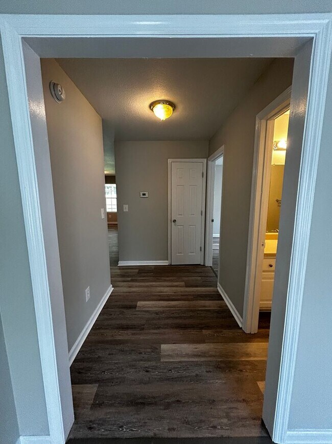 Foto del edificio - Charming 2 Bed, 1 Bath, 1 Car Garage, Cove...